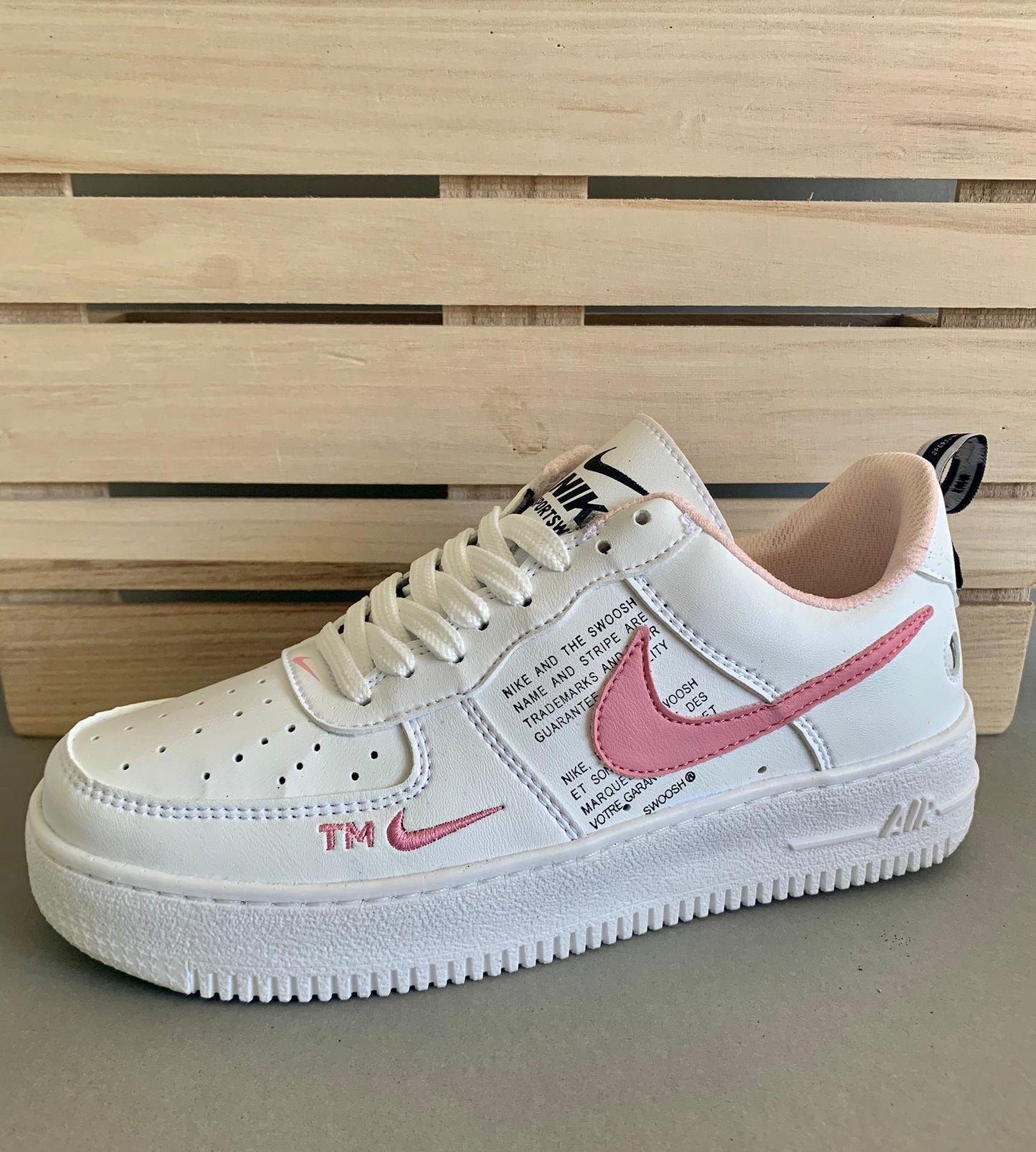 Nike air force utility pink