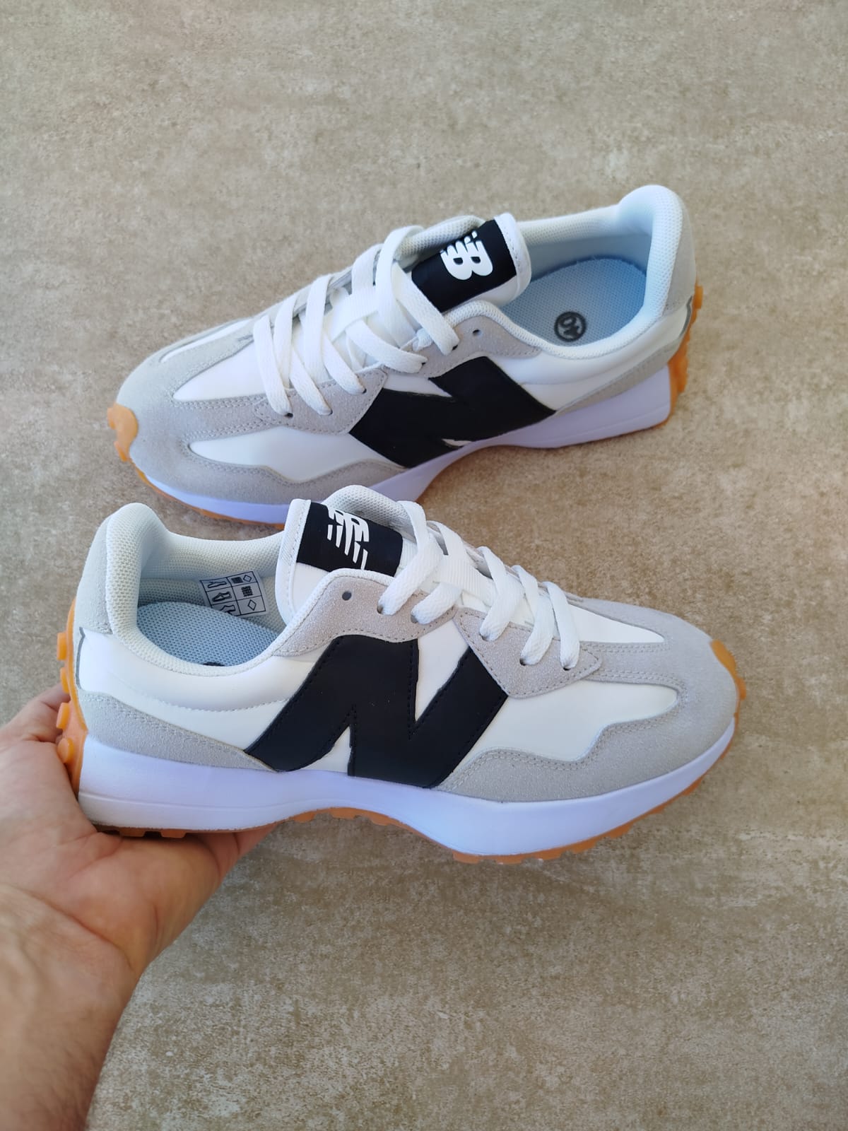 New Balance 327