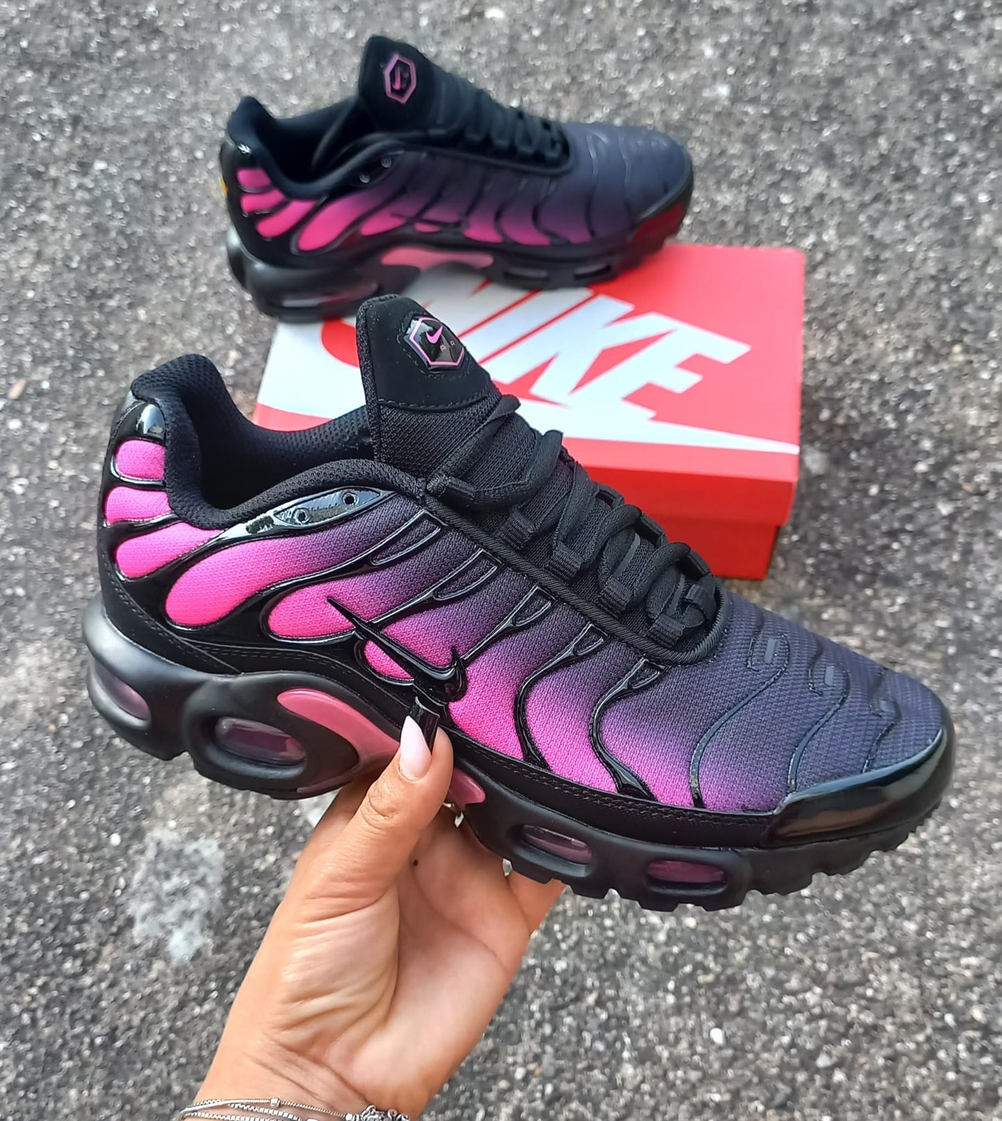 Nike TN Air Negro y Rosa