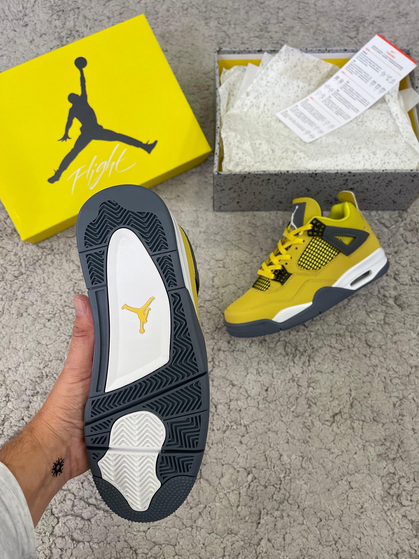 Jordan 4 Amarillas