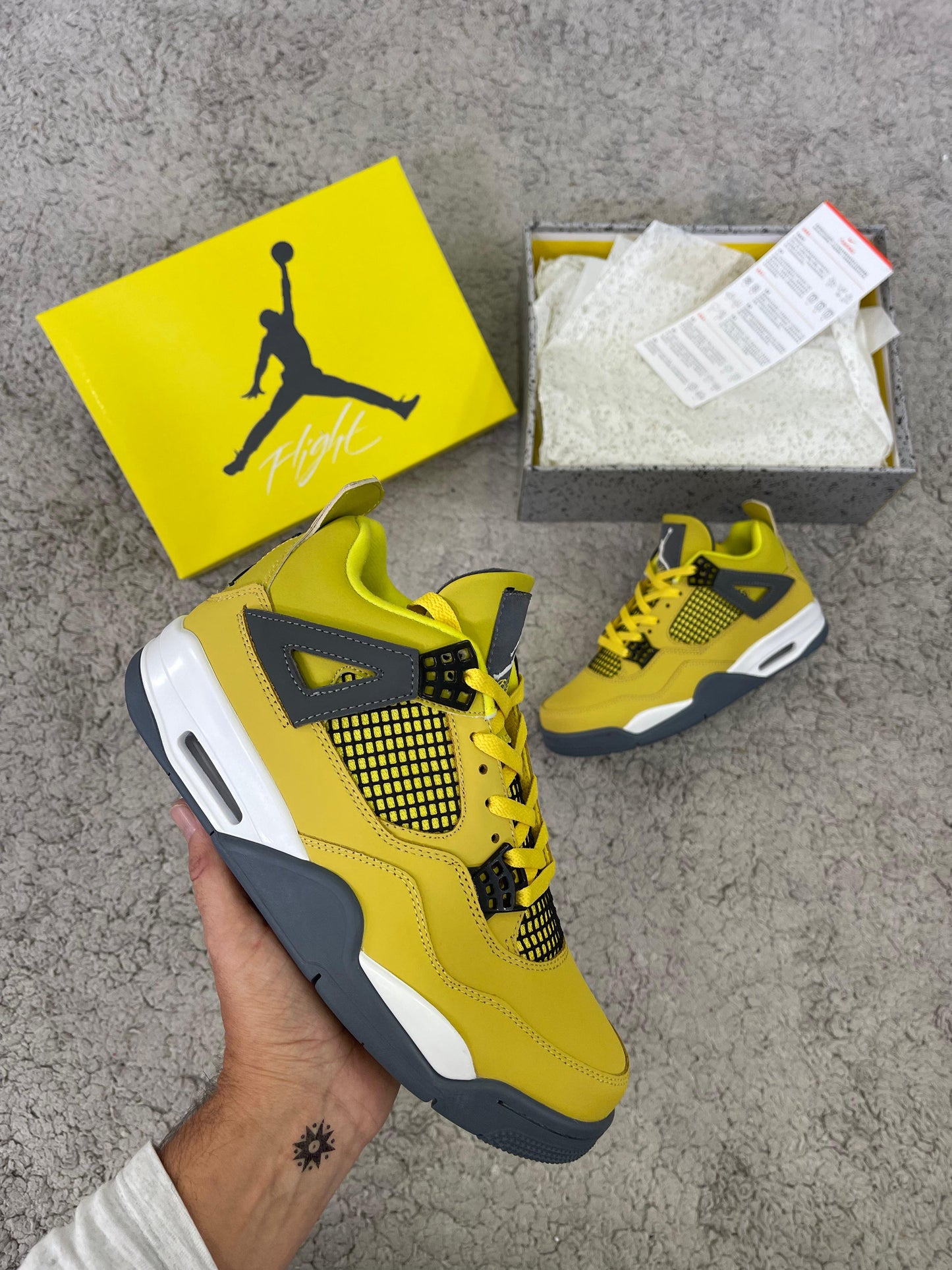 Jordan 4 Amarillas